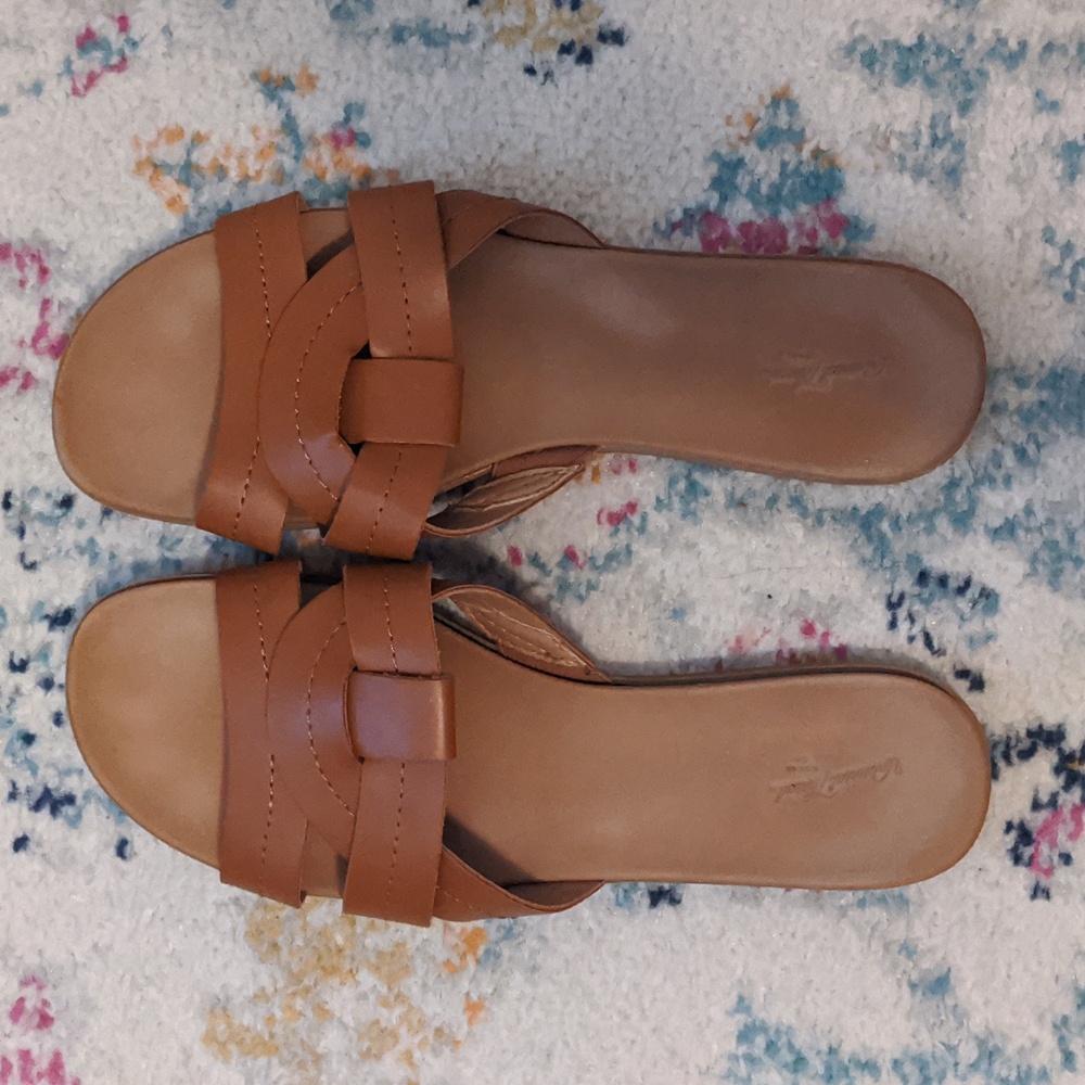 Universal Thread Sandals